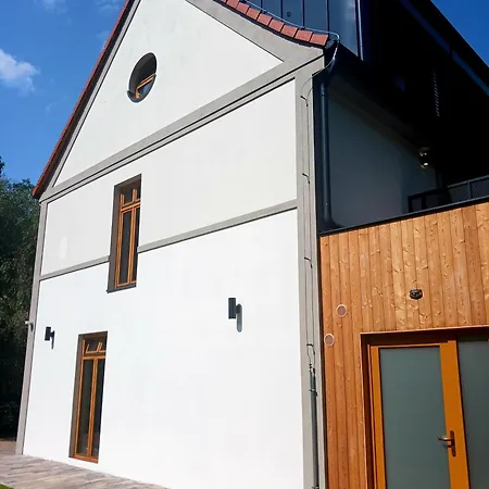 Apartment House - Oparno 16 Velemin